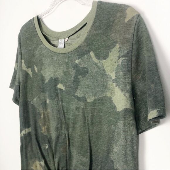 ALTERNATIVE | Short Sleeve Camouflage Tee Tie Knot Front Detail Women’s Size XL - Picture 2 of 8